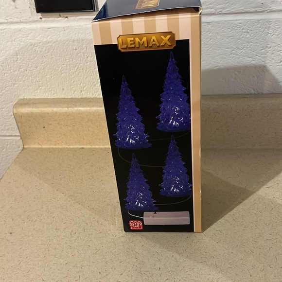 trees, that light up - Picture 3 of 5